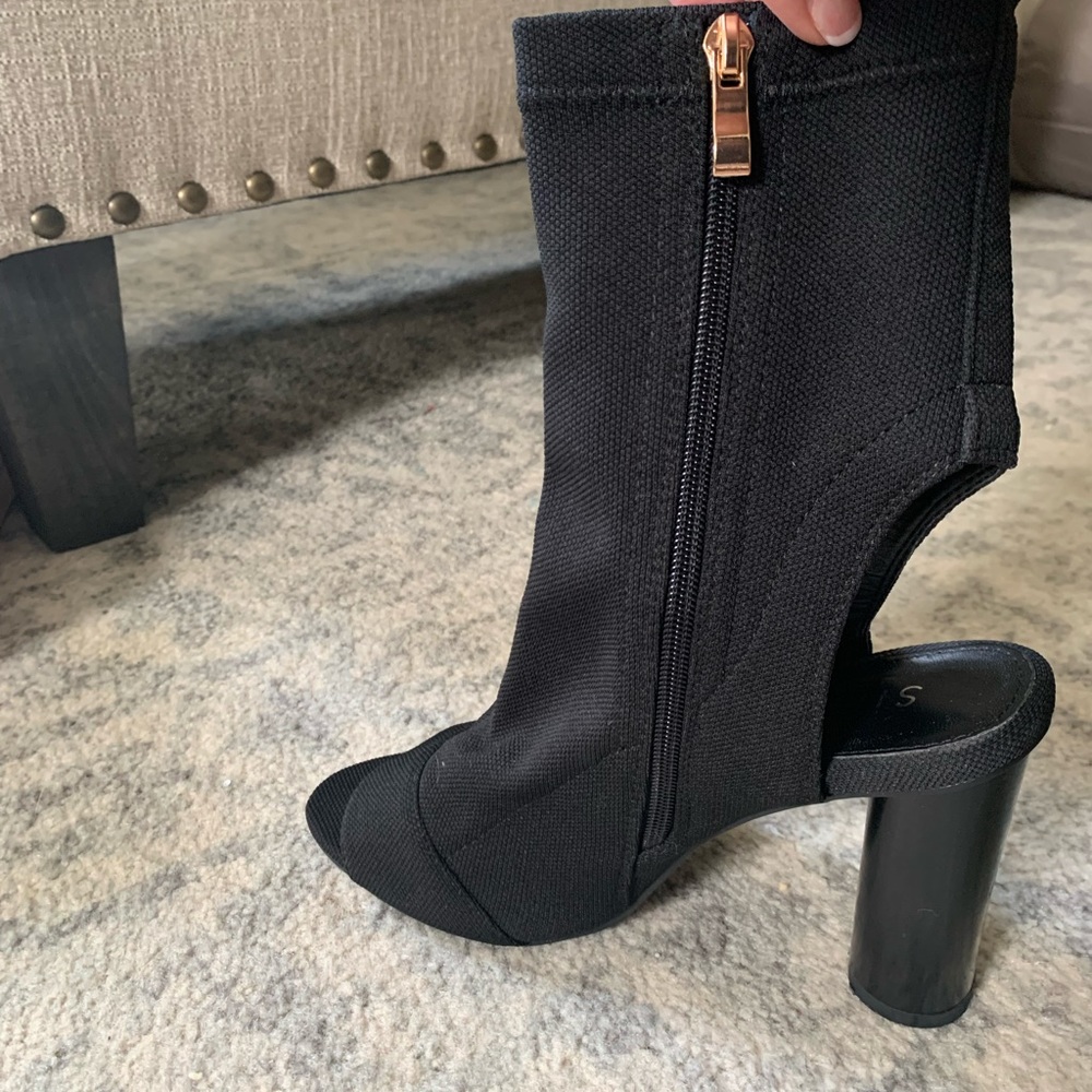 SIMMI London heeled zip up open toe Booties
